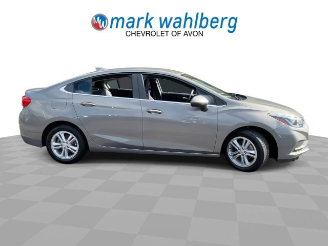 Used 2017 Chevrolet Cruze LT w/ Convenience Package FWD image 9