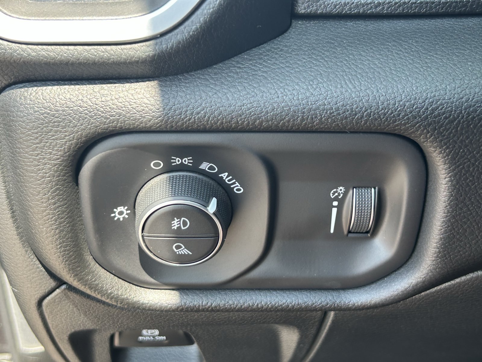 Used 2023 RAM 1500 Big Horn AWD/4WD image 32