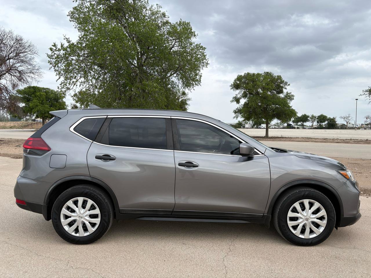 Used 2018 Nissan Rogue S FWD image 61