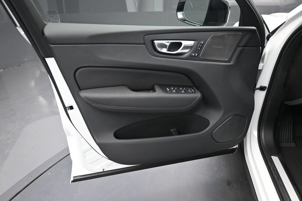 New 2026 Volvo XC60 T8 Ultra w/ Climate Package PRO AWD/4WD image 9