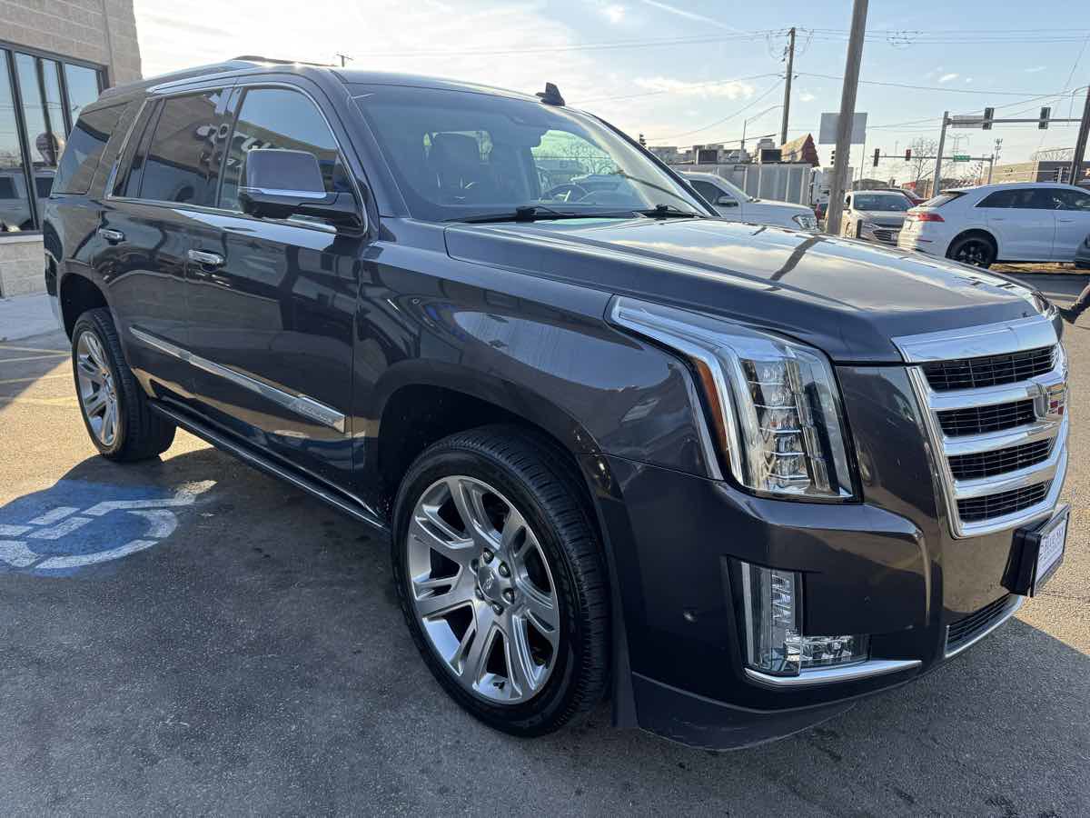Used 2018 Cadillac Escalade Premium Luxury image 3