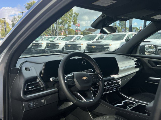 Used 2025 Chevrolet Traverse LT image 10