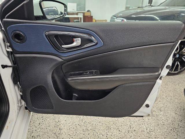 Used 2015 Chrysler 200 S w/ Comfort Group FWD image 26