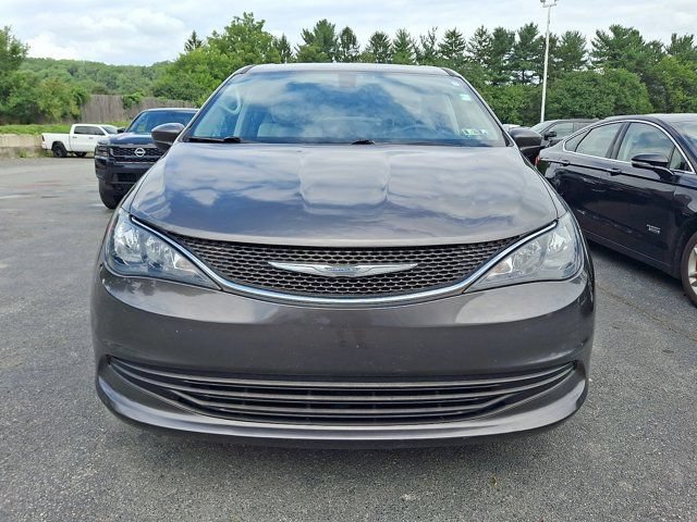 Certified 2017 Chrysler Pacifica Touring FWD image 2