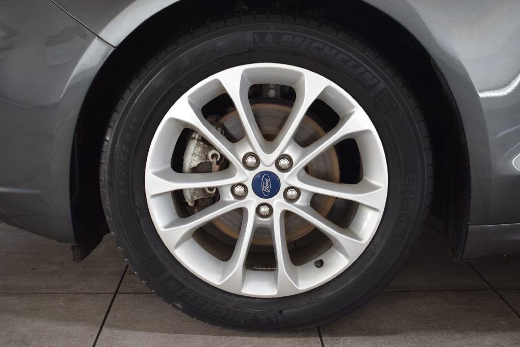 Used 2020 Ford Fusion SE image 31