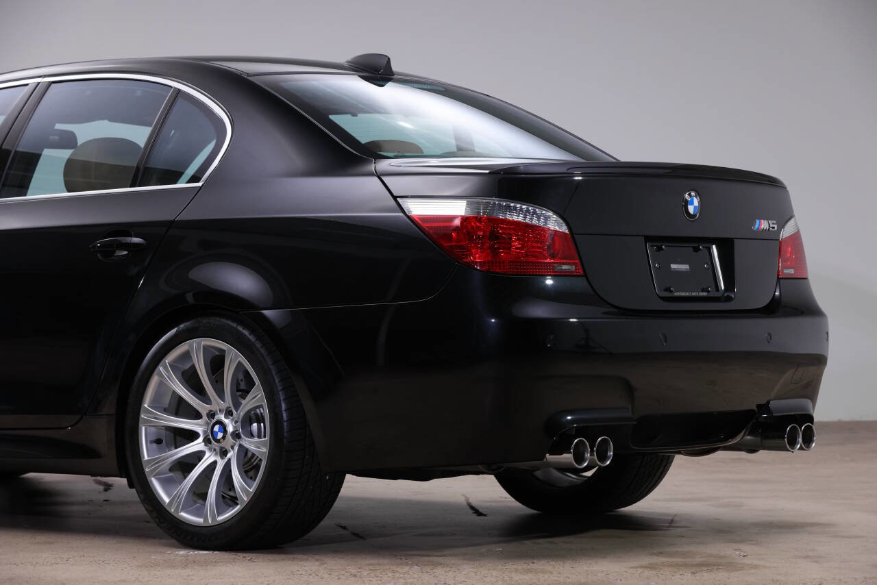 Used 2006 BMW M5 image 17