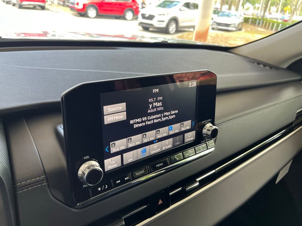 Used 2024 Mitsubishi Outlander ES image 7