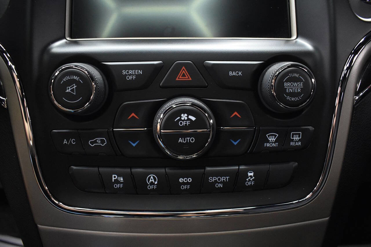 Used 2017 Jeep Grand Cherokee Overland image 28