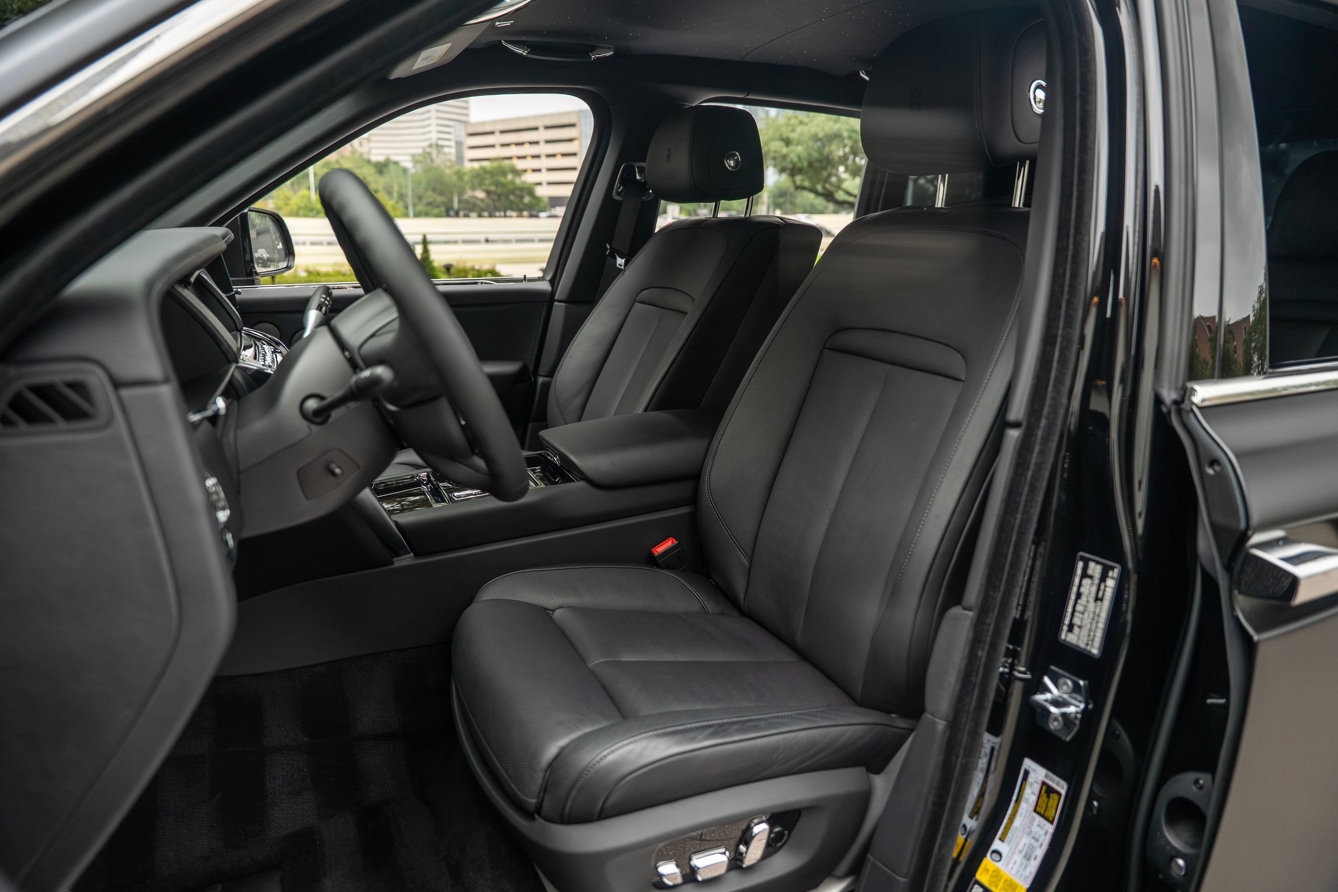 Certified 2023 Rolls-Royce Cullinan AWD/4WD image 8
