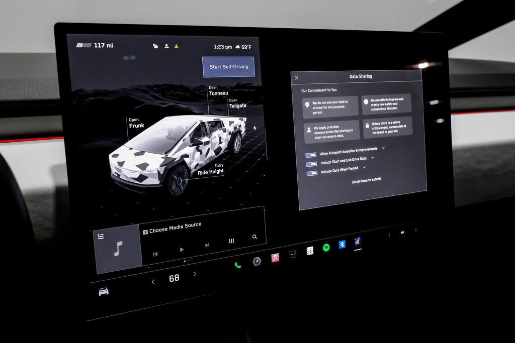 Used 2024 Tesla Cybertruck AWD Crew Cab image 26