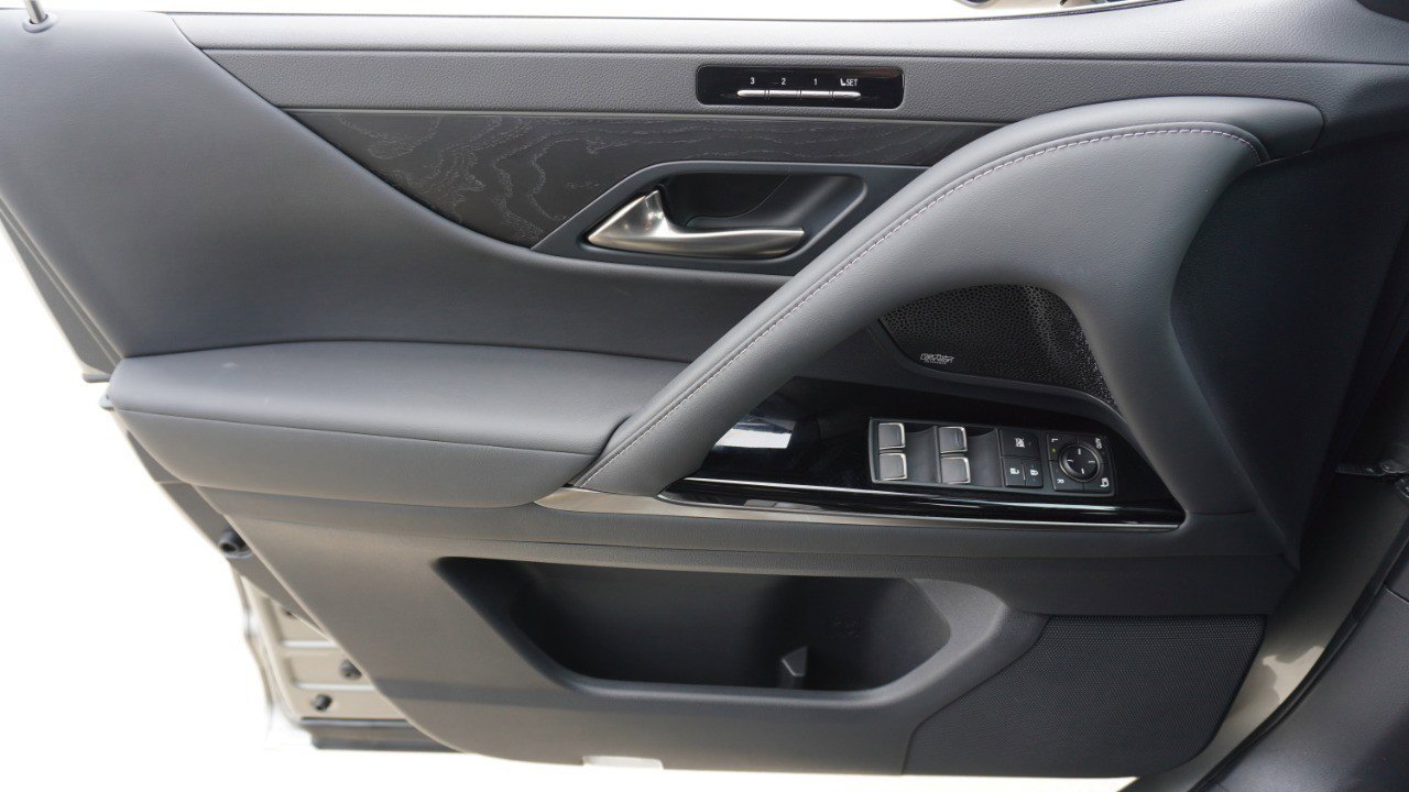 Used 2024 Lexus LX 600 4WD w/ Luxury Package image 22