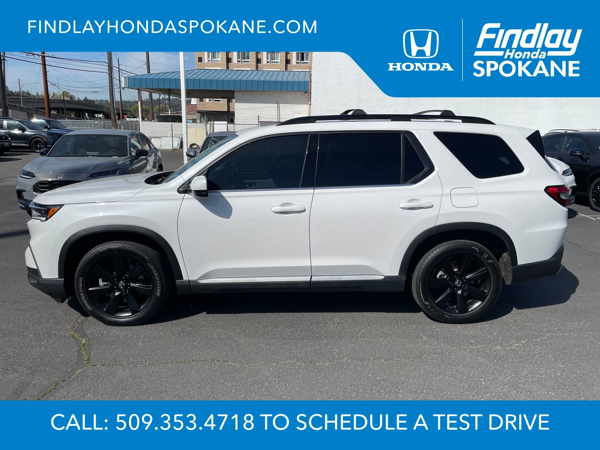 Used 2025 Honda Pilot Elite image 1