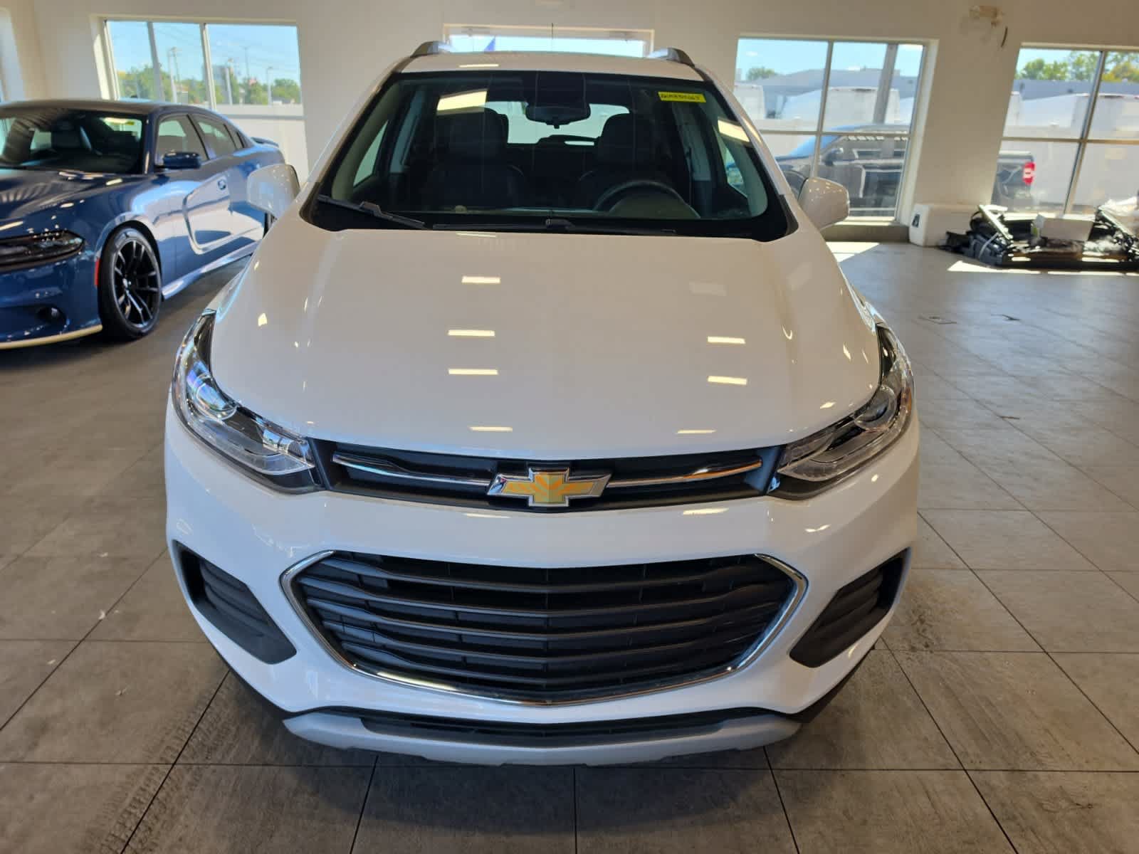 Used 2021 Chevrolet Trax LT FWD image 2