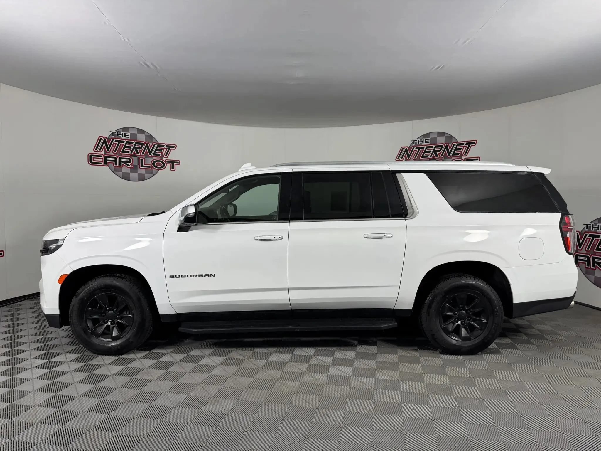 Used 2023 Chevrolet Suburban Premier AWD/4WD image 4