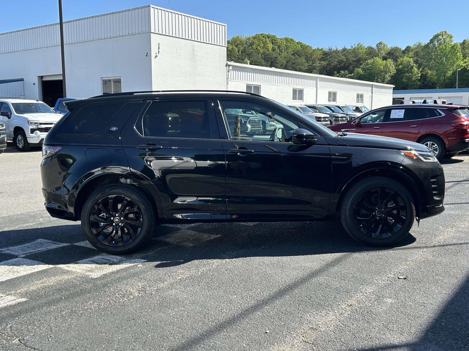 Used 2025 Land Rover Discovery Sport Dynamic SE image 2