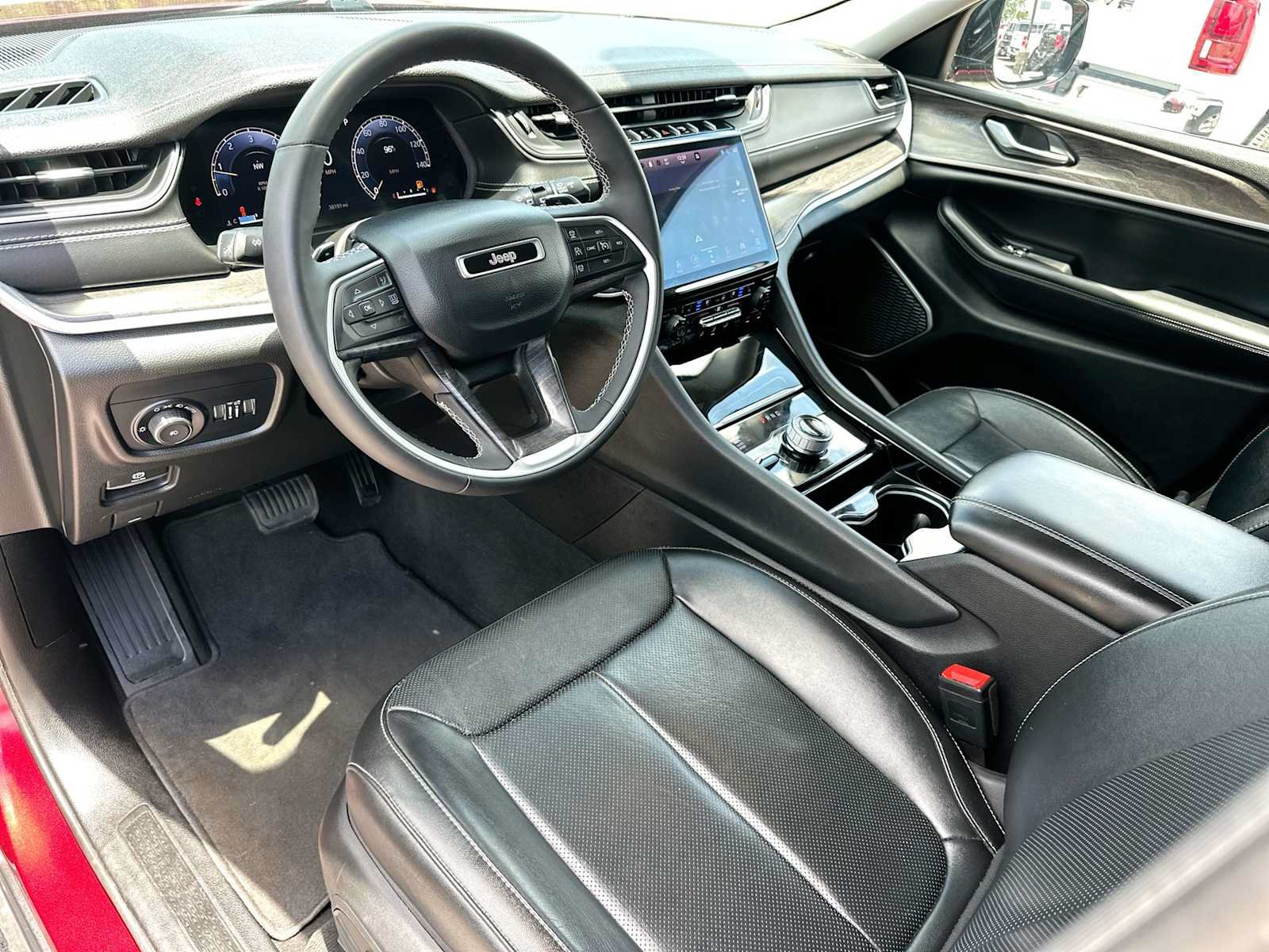 Used 2023 Jeep Grand Cherokee Limited w/ Luxury Tech Group II AWD/4WD image 18
