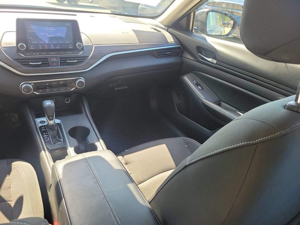 Used 2025 Nissan Altima 2.5 SV FWD image 13