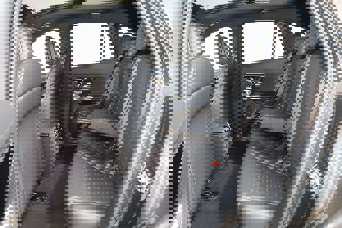 Used 2025 Mercedes-Benz GLC 300 4MATIC SUV image 55