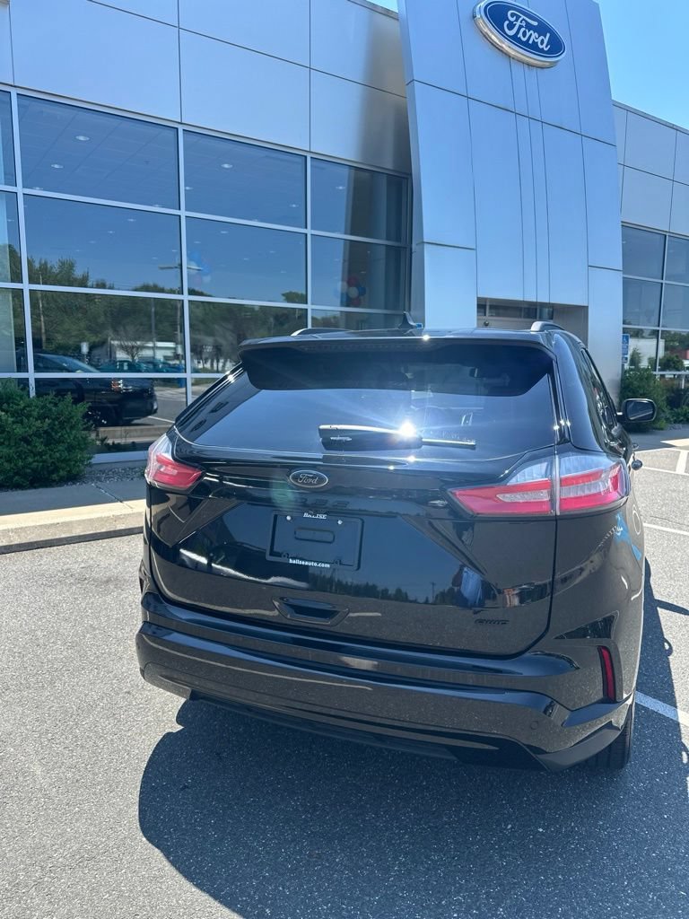 Used 2022 Ford Edge SE w/ Black Appearance Package AWD/4WD image 4