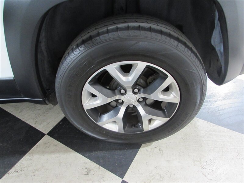 Used 2018 Jeep Cherokee Trailhawk image 57