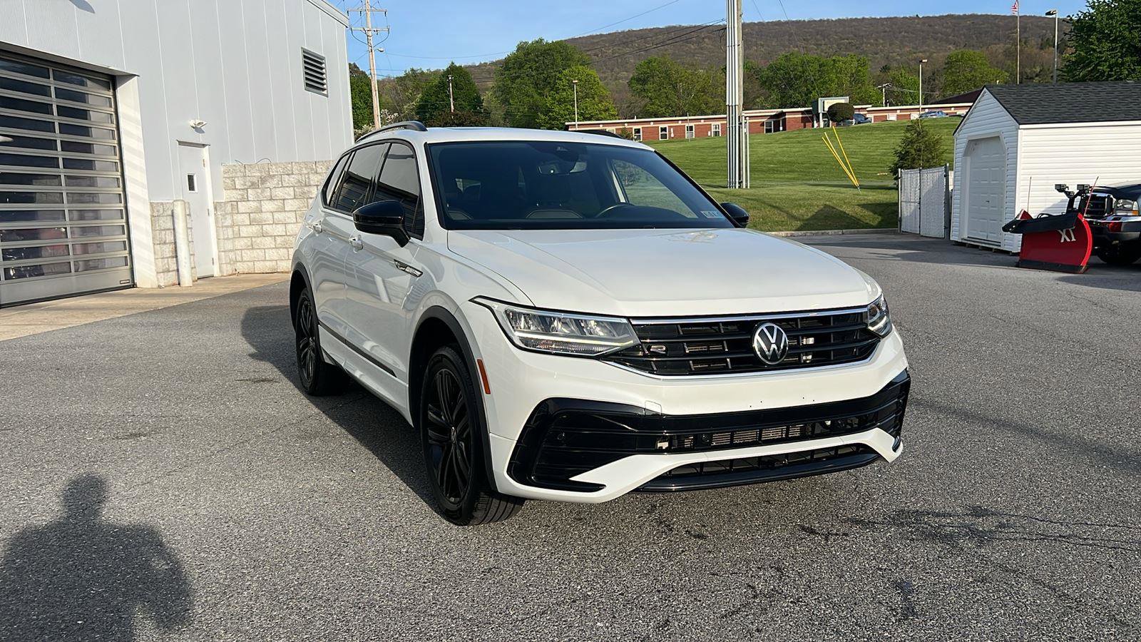Used 2022 Volkswagen Tiguan SE R-Line AWD/4WD image 1