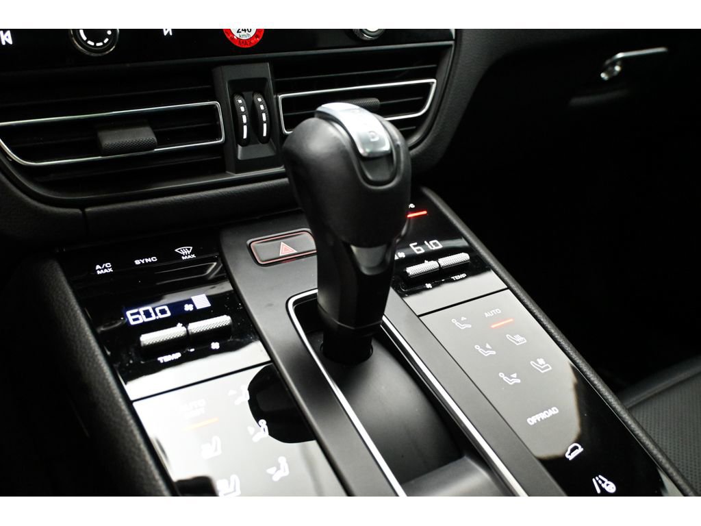 Used 2024 Porsche Macan AWD/4WD image 45