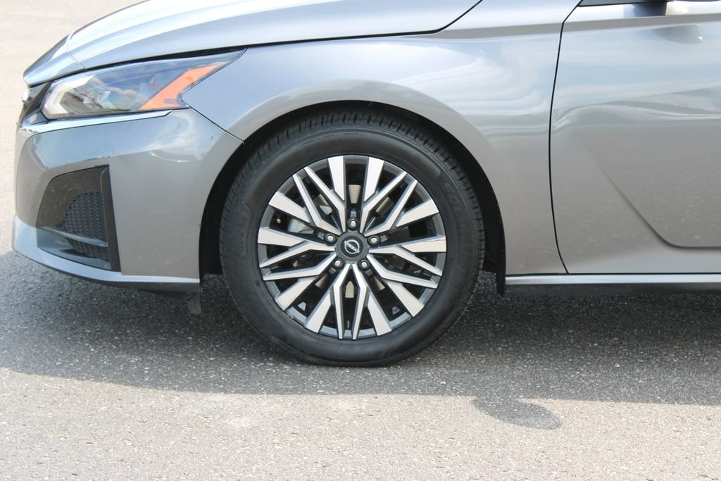 Used 2024 Nissan Altima 2.5 SV FWD image 19