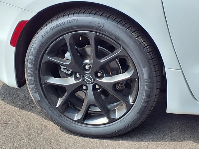 Used 2026 Chrysler Pacifica Limited w/ S Appearance Package FWD image 30