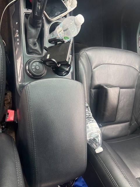 Used 2016 Ford Explorer XLT w/ Equipment Group 202A AWD/4WD image 13