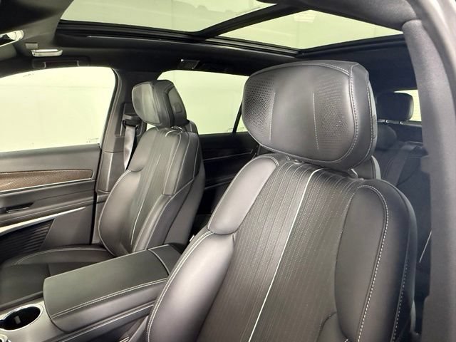 Certified 2026 Cadillac Vistiq Luxury AWD/4WD image 18