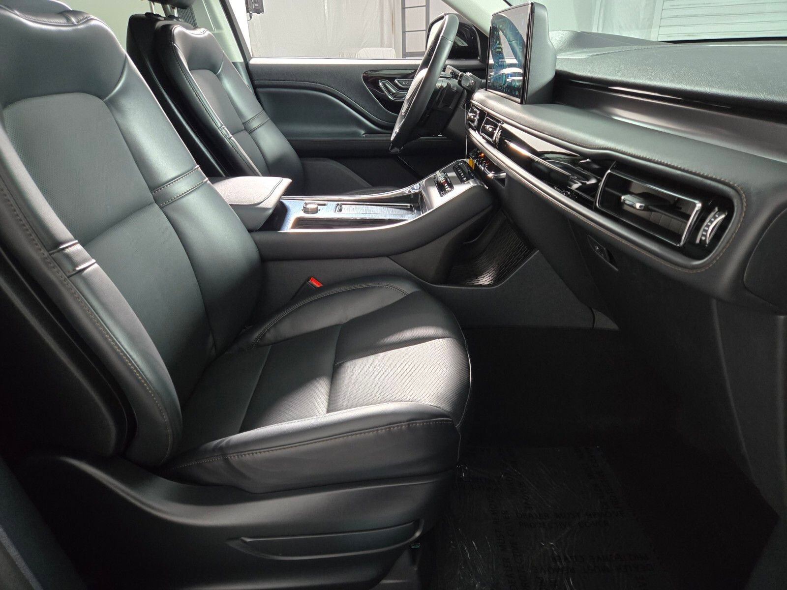 New 2026 Lincoln Aviator AWD w/ Jet Appearance Package image 19