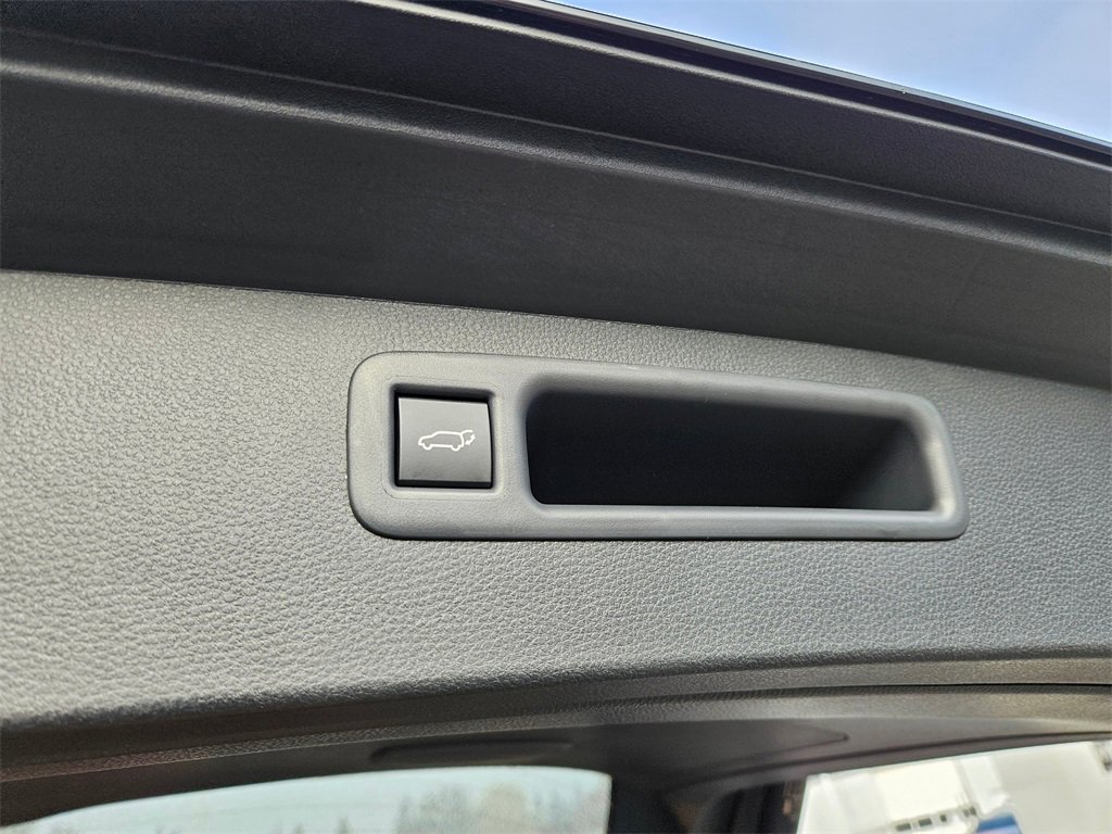 New 2025 Toyota Highlander XSE image 12