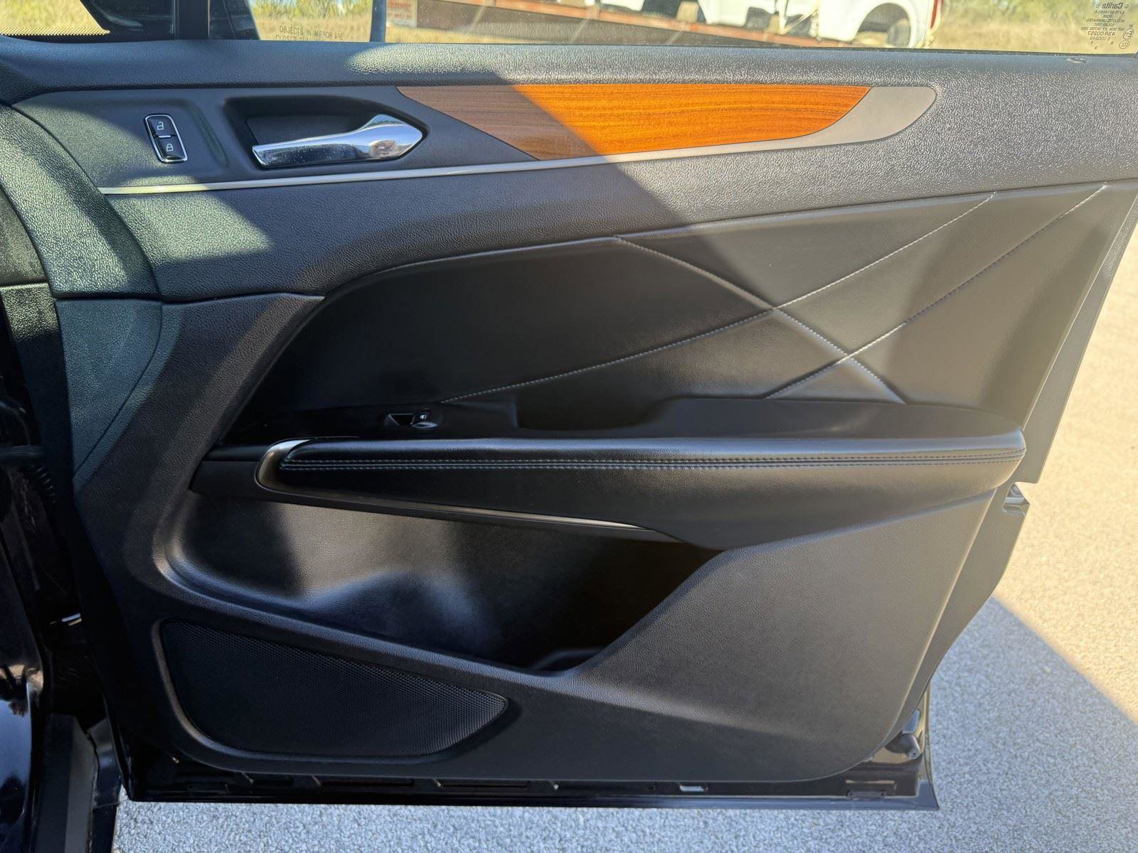 Used 2019 Lincoln MKC Reserve w/ MKC Technology Package image 31