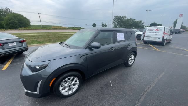 Used 2025 Kia Soul LX w/ LX Technology Package FWD image 6