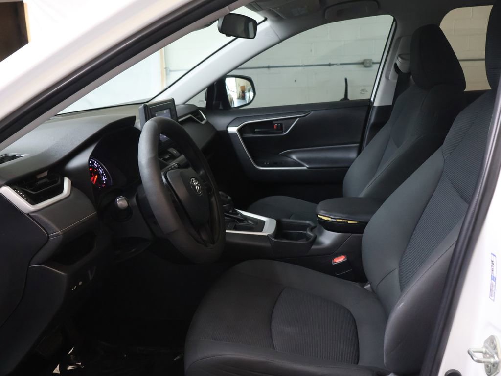 Used 2020 Toyota RAV4 LE FWD image 16