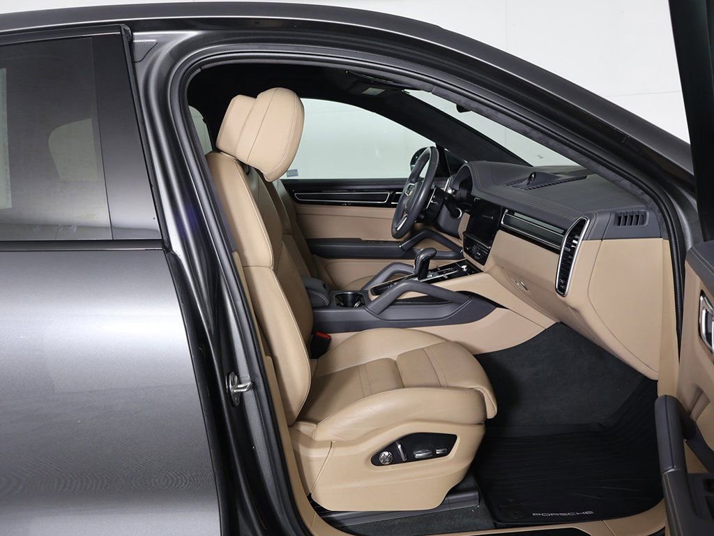 Used 2021 Porsche Cayenne GTS w/ Premium Package Plus AWD/4WD image 33