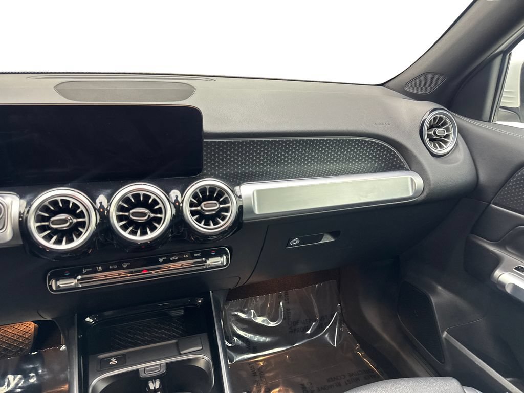 Used 2025 Mercedes-Benz GLB 250 w/ Exclusive Package image 51