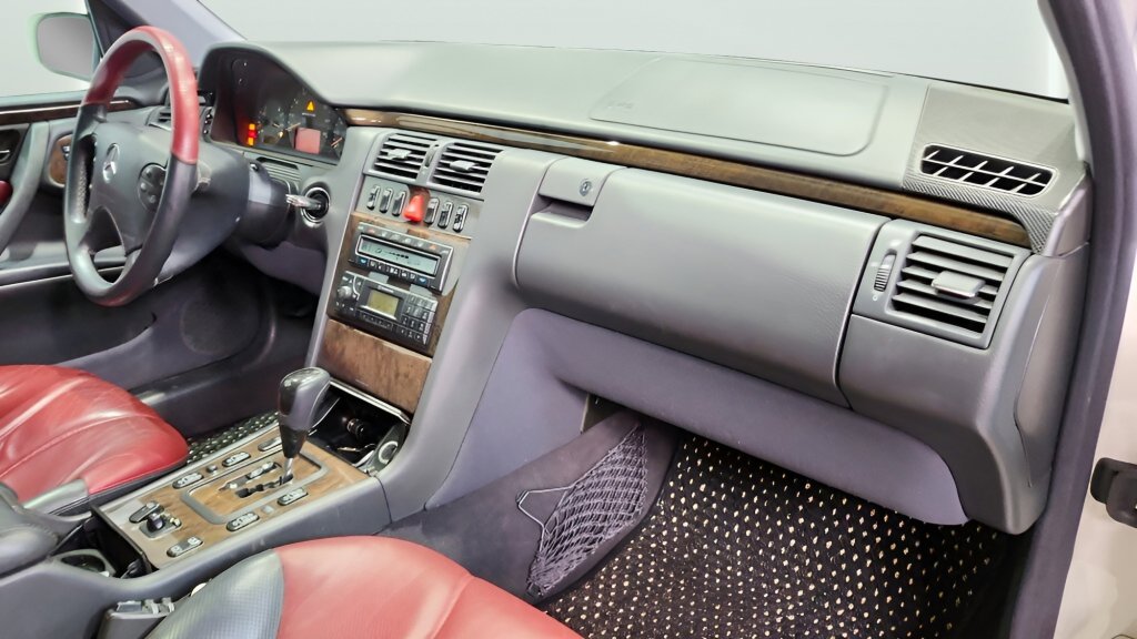 Used 2002 Mercedes-Benz E 55 AMG Sedan image 27