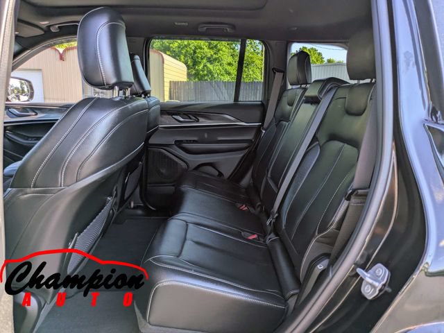 Used 2025 Jeep Grand Cherokee Limited AWD/4WD image 18