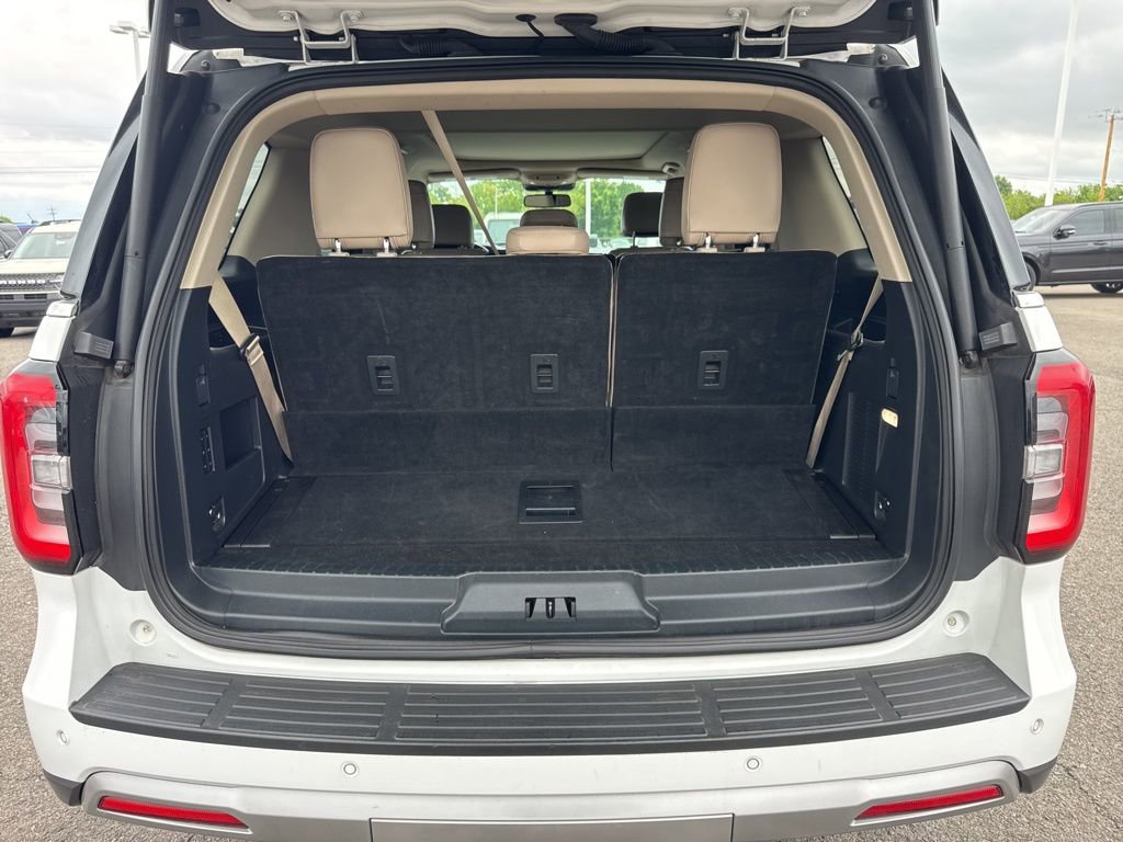 Used 2024 Ford Expedition Limited image 11