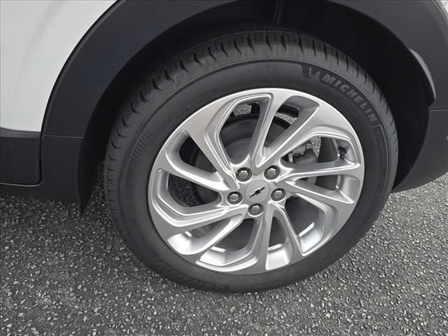 New 2027 Chevrolet Bolt LT FWD image 31