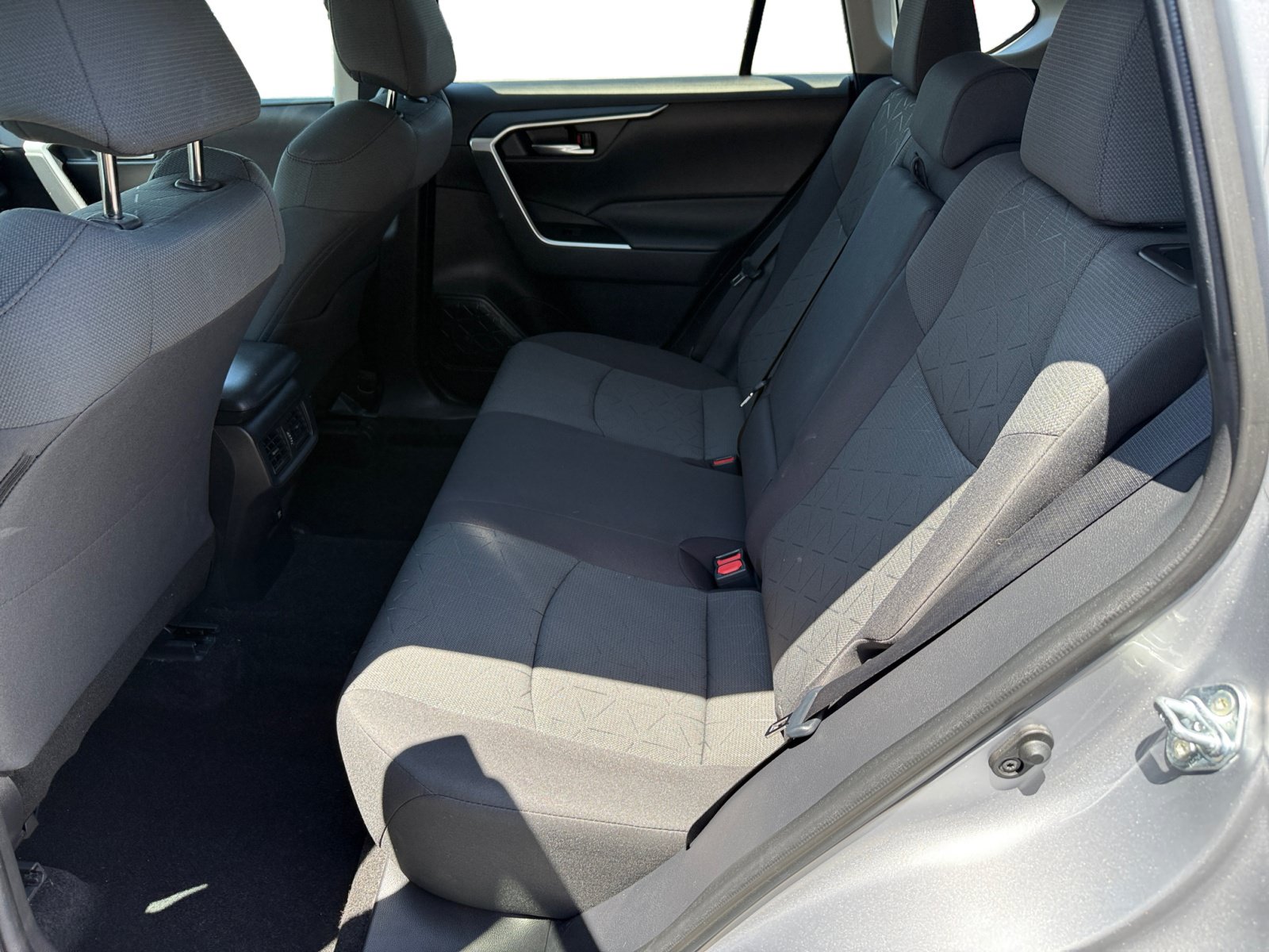 Used 2021 Toyota RAV4 XLE w/ Convenience Package FWD image 16