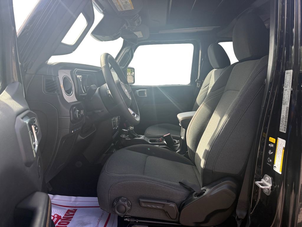 Certified 2025 Jeep Wrangler Unlimited Sahara w/ Safety Group image 9