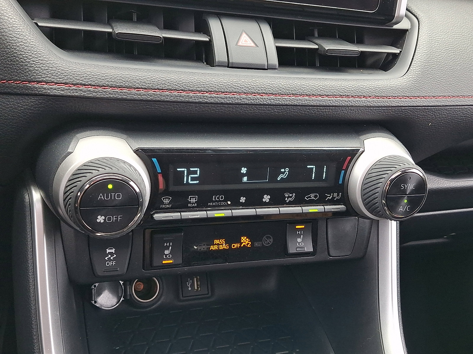 Used 2023 Toyota RAV4 SE w/ Weather & Moonroof Package image 16