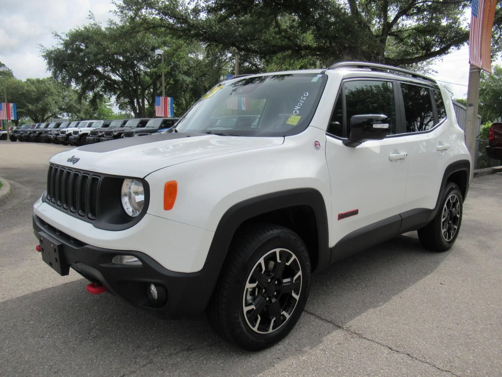 Certified 2023 Jeep Renegade Trailhawk AWD/4WD image 3