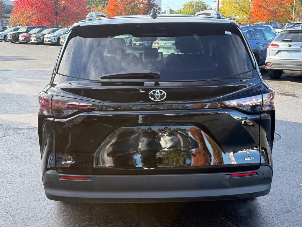 Used 2026 Toyota Sienna XLE FWD image 6