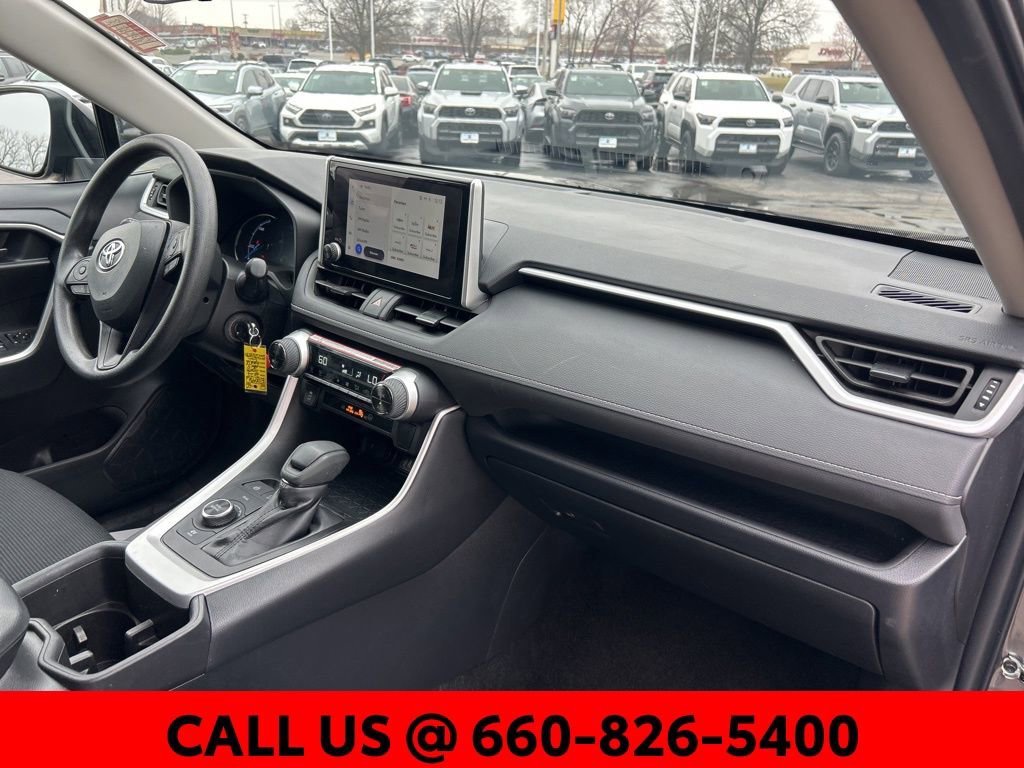 Used 2025 Toyota RAV4 LE AWD/4WD image 7