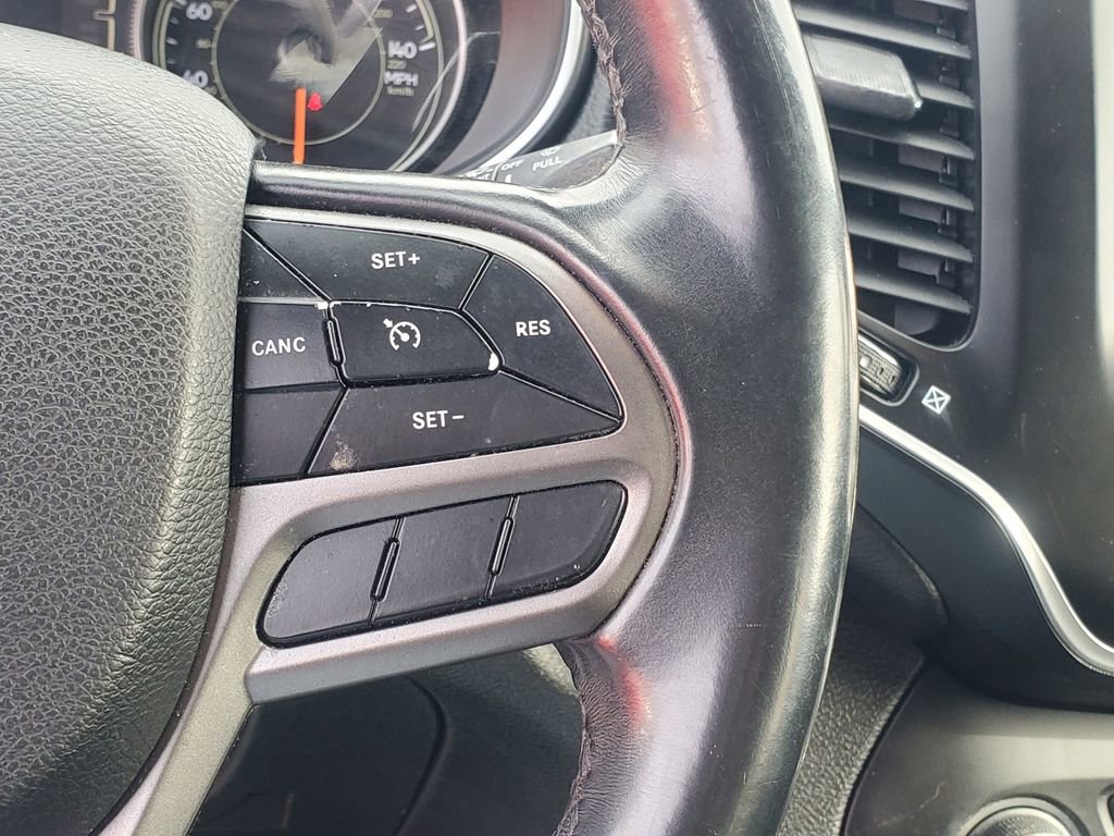 Used 2019 Jeep Cherokee Latitude Plus FWD image 18