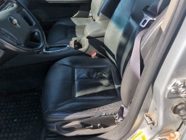 Used 2011 Chevrolet Impala LTZ FWD image 7