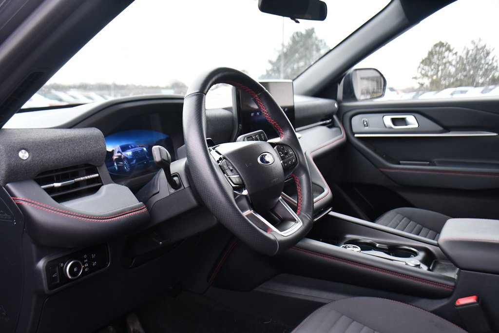 Used 2025 Ford Explorer ST-Line w/ ST-Line Street Pack image 11